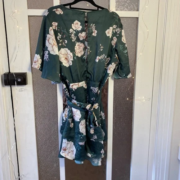 Sheike Floral Romper - Picture 2 of 4